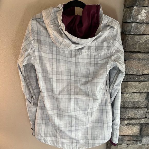 Nike storm fit full zip rain jacket size S, adjustable hood/ hem + features - Picture 4 of 10